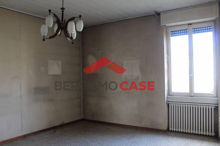 Trilocale ultimo piano via suardi Bergamo