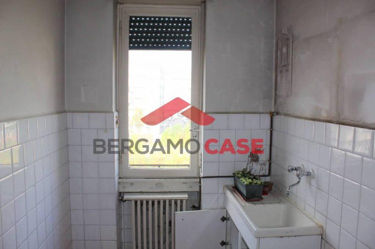 Trilocale ultimo piano via suardi Bergamo