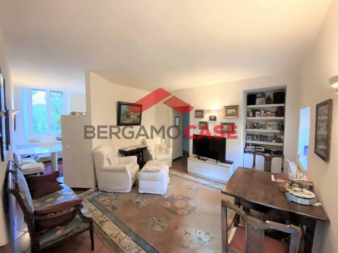 Trilocale risttrutturato in Piazza Vecchia Città Alta Bergamo