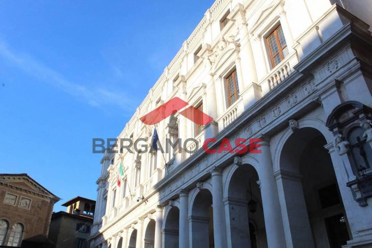 Trilocale risttrutturato in Piazza Vecchia Città Alta Bergamo