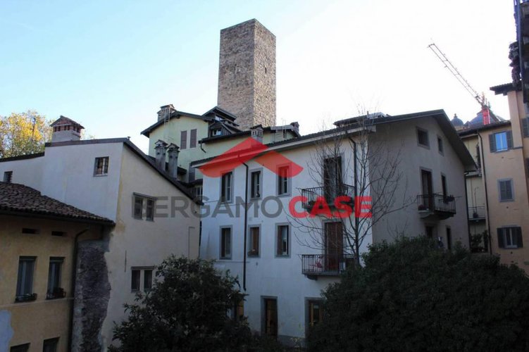 Bilocale risttrutturato in Piazza Vecchia Città Alta Bergamo
