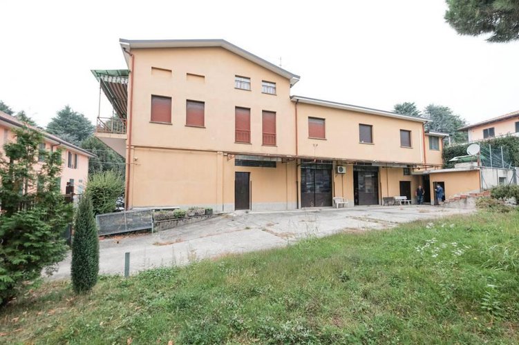 INTERO STABILE DI OLTRE 500 MQ Robbiate