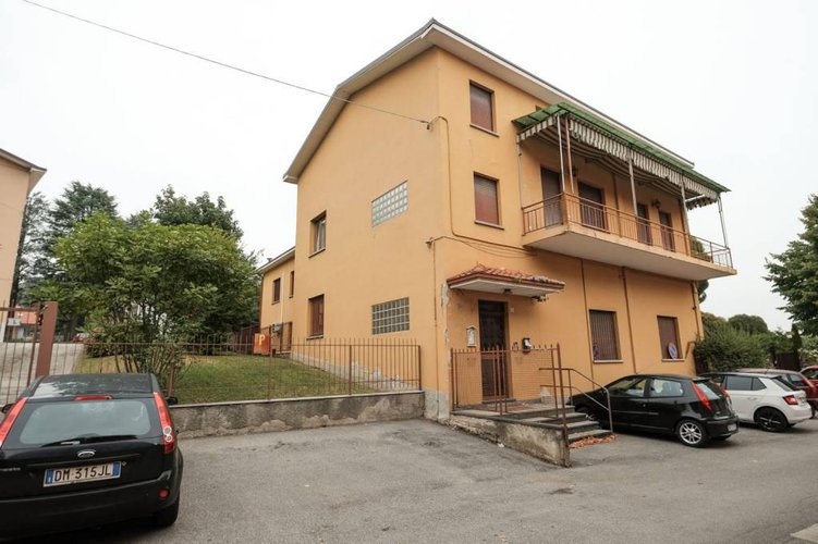 AMPIO QUADRILOCALE RISTUTTURATO CON BOX DI 100 MQ Robbiate