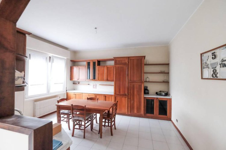 AMPIO QUADRILOCALE RISTUTTURATO CON BOX DI 100 MQ Robbiate