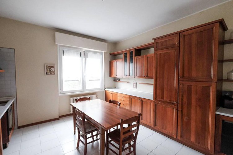 AMPIO QUADRILOCALE RISTUTTURATO CON BOX DI 100 MQ Robbiate