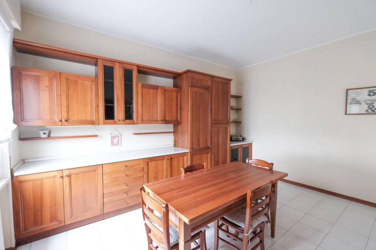 AMPIO QUADRILOCALE RISTUTTURATO CON BOX DI 100 MQ Robbiate