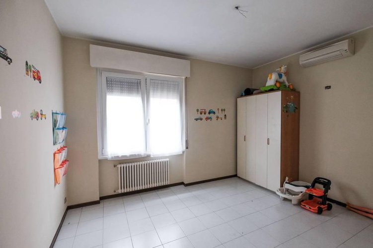 AMPIO QUADRILOCALE RISTUTTURATO CON BOX DI 100 MQ Robbiate