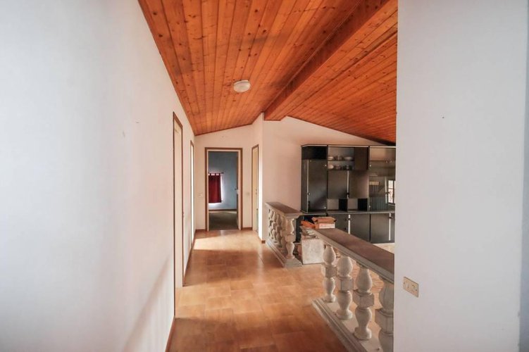 AMPIO APPARTAMENTO MANSARDATO CON POSS. BOX DI 100 MQ Robbiate