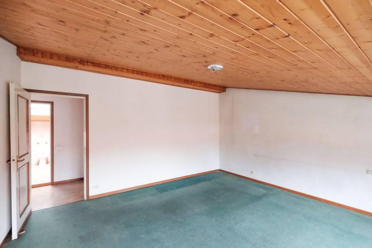 AMPIO APPARTAMENTO MANSARDATO CON POSS. BOX DI 100 MQ Robbiate