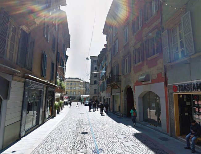 Negozio 50mq con vetrina frontestrada , in zona pedolale Bergamo