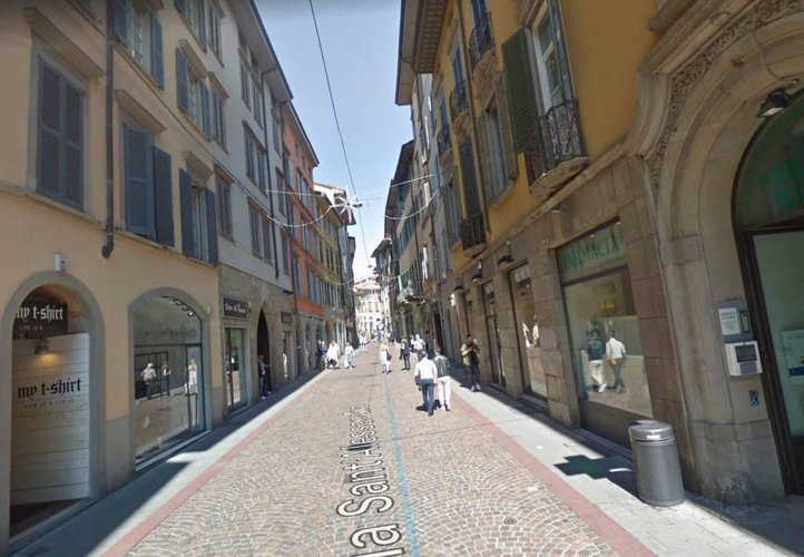 Negozio 50mq con vetrina frontestrada , in zona pedolale Bergamo