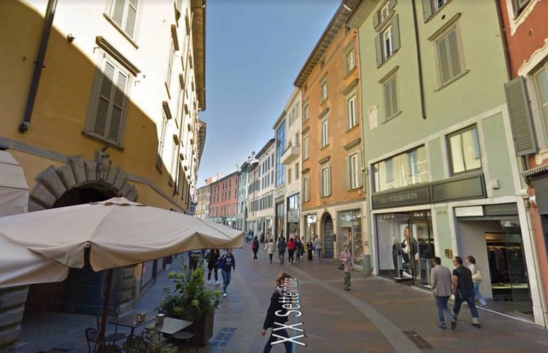 Negozio 50mq con vetrina frontestrada , in zona pedolale Bergamo