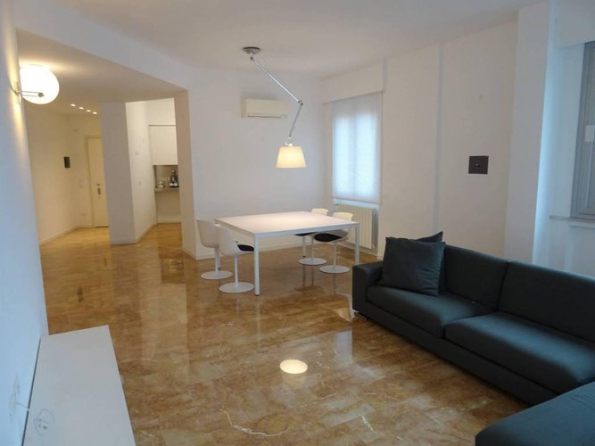 Trilocale piano alto 130mq zona centrale