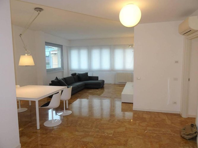 Trilocale piano alto 130mq zona centrale Bergamo