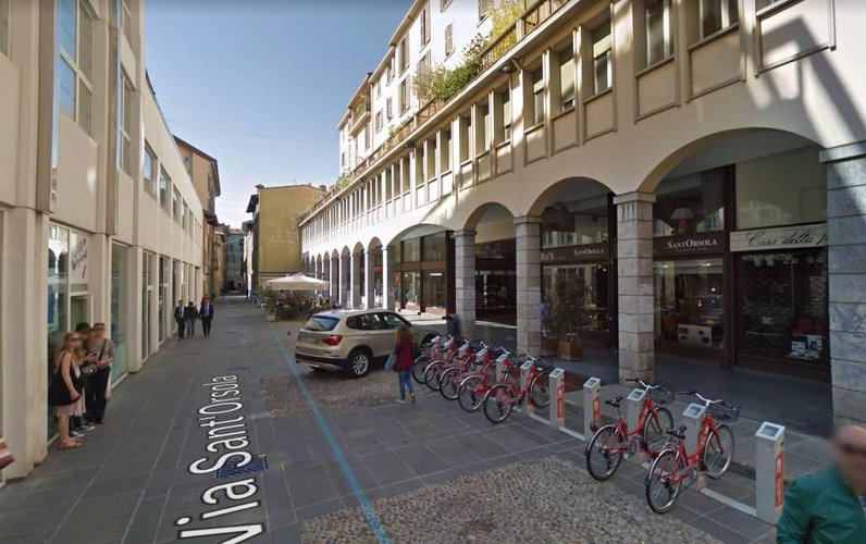 Negozio 900 mq + 500 mq p. int. con 9 vetrine fronte strada Bergamo