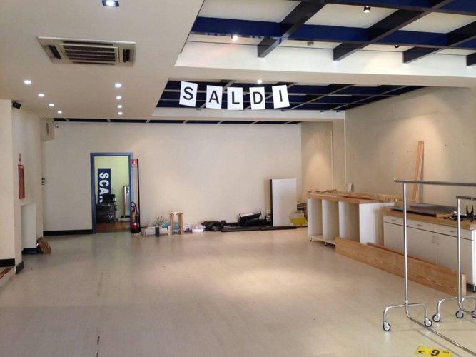 Negozio 900 mq + 500 mq p. int. con 9 vetrine fronte strada Bergamo