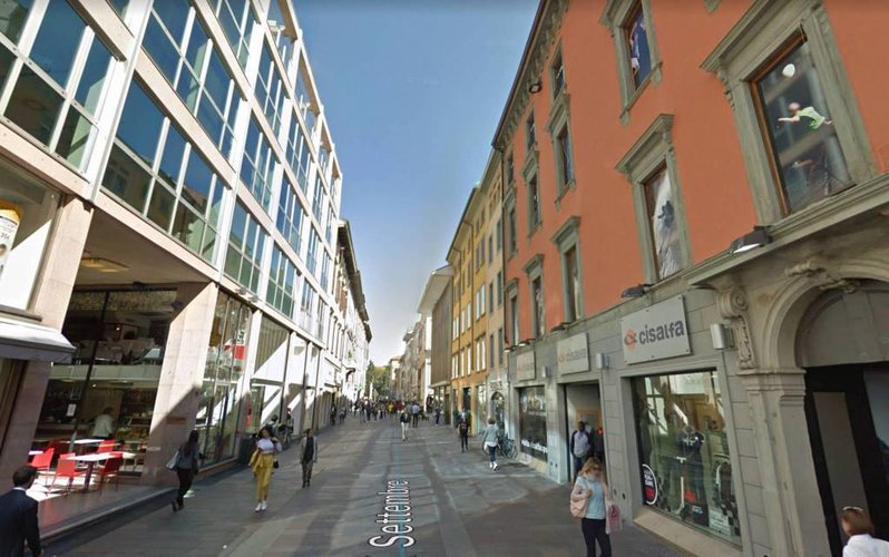 Negozio 900 mq + 500 mq p. int. con 9 vetrine fronte strada Bergamo