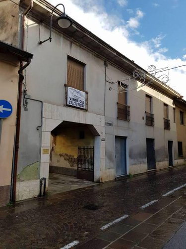 Casa indipendente + negozio Pontirolo Nuovo