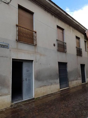 Casa indipendente + negozio Pontirolo Nuovo