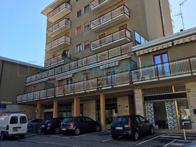 NEGOZIO VIA COMO Lecco