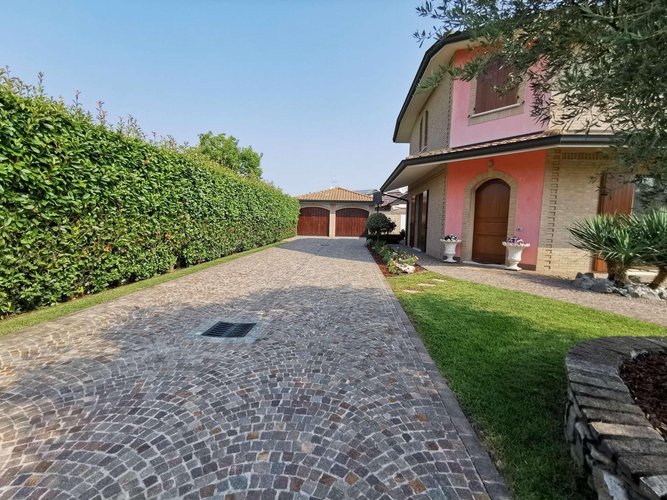 In zona esclusiva signorile villa singola con piscina a Misano Di Gera D'Adda Misano di Gera d'Adda