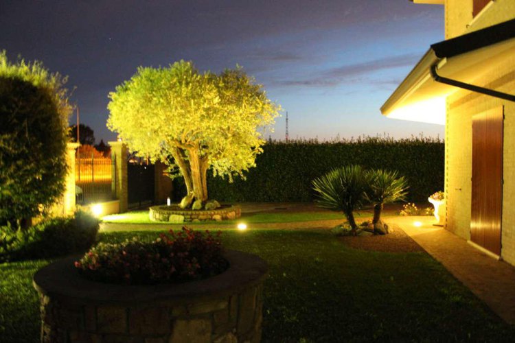 In zona esclusiva signorile villa singola con piscina a Misano Di Gera D'Adda Misano di Gera d'Adda