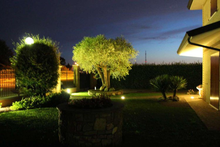 In zona esclusiva signorile villa singola con piscina a Misano Di Gera D'Adda Misano di Gera d'Adda