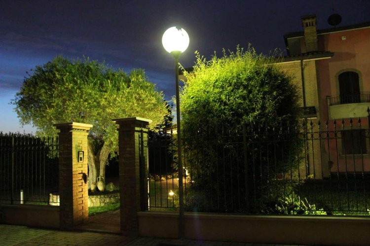 In zona esclusiva signorile villa singola con piscina a Misano Di Gera D'Adda Misano di Gera d'Adda