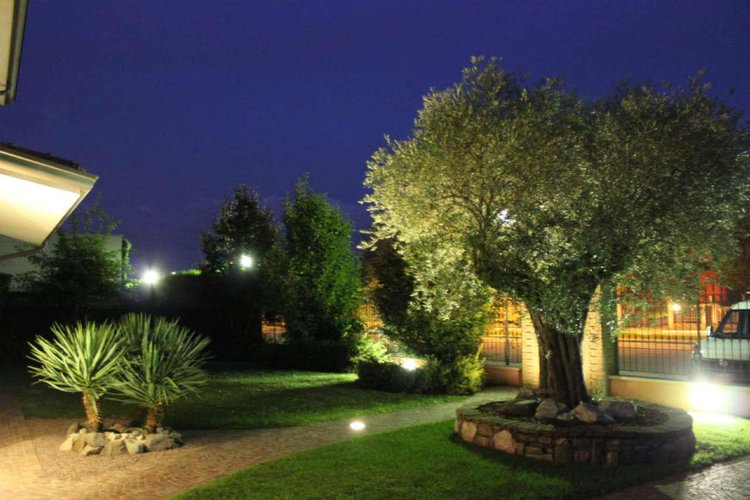 In zona esclusiva signorile villa singola con piscina a Misano Di Gera D'Adda Misano di Gera d'Adda