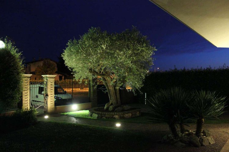 In zona esclusiva signorile villa singola con piscina a Misano Di Gera D'Adda Misano di Gera d'Adda