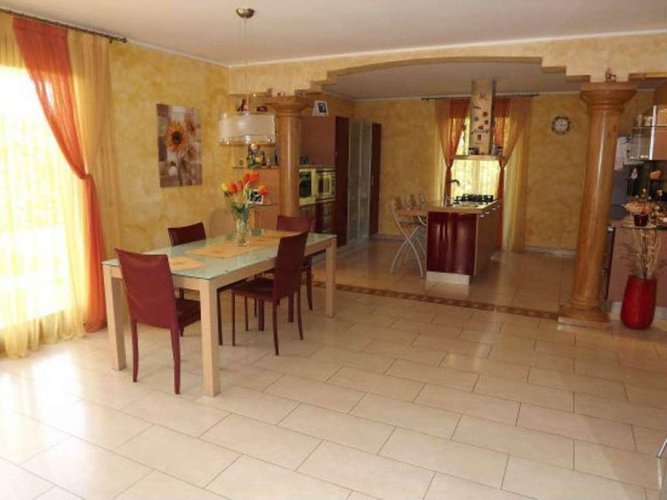 In zona esclusiva signorile villa singola con piscina a Misano Di Gera D'Adda Misano di Gera d'Adda