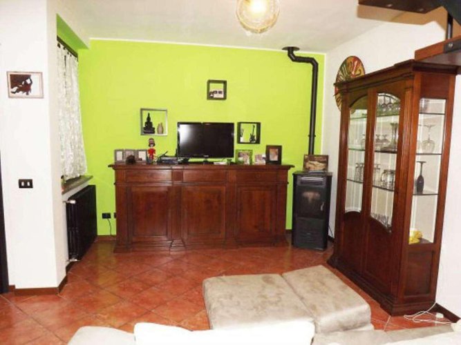 Ampio 4 locali su 2 livelli a Lurano. Lurano