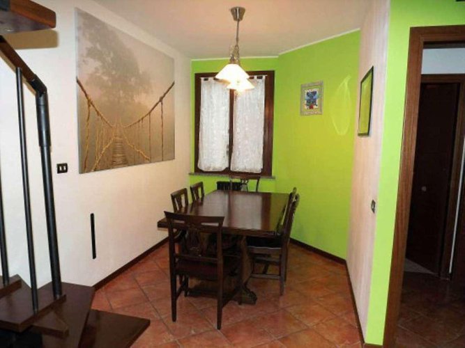 Ampio 4 locali su 2 livelli a Lurano. Lurano