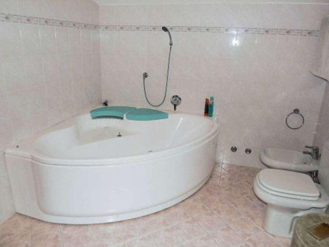 Ampio 4 locali su 2 livelli a Lurano. Lurano