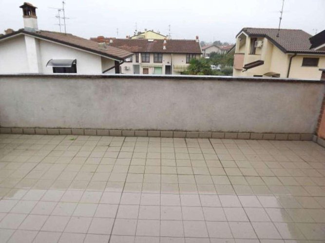 Ampio 4 locali su 2 livelli a Lurano. Lurano