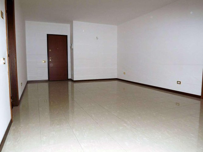 Ampio 4 locali con doppi servizi e box doppio a Treviglio. Treviglio