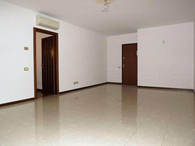 Ampio 4 locali con doppi servizi e box doppio a Treviglio. Treviglio