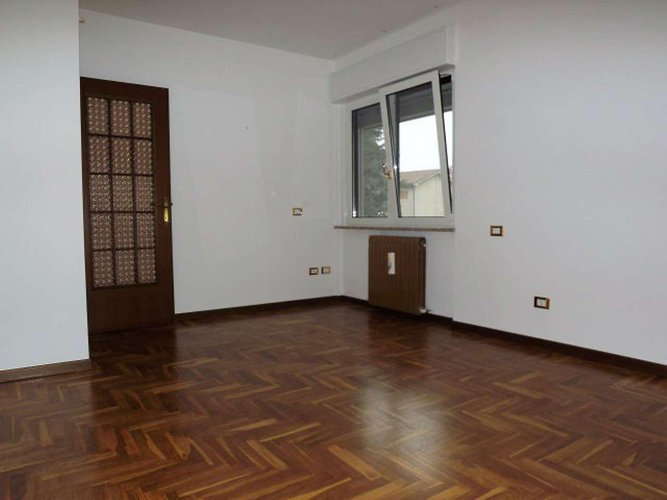 Ampio 4 locali con doppi servizi e box doppio a Treviglio. Treviglio