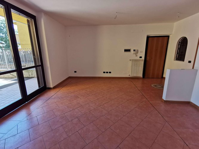 3 locali con taverna e area esterna a Treviglio. Treviglio