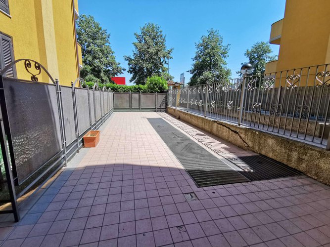 3 locali con taverna e area esterna a Treviglio. Treviglio