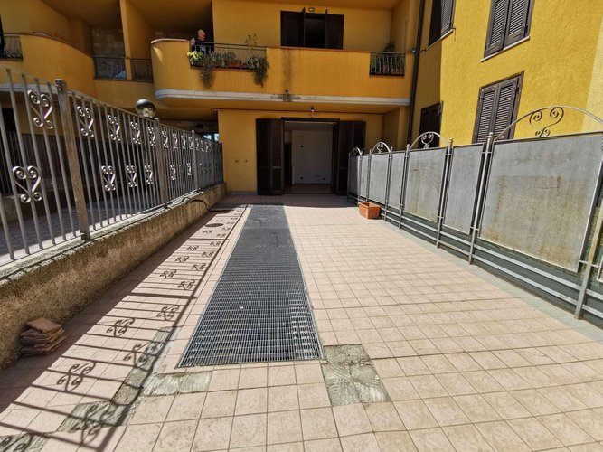 3 locali con taverna e area esterna a Treviglio. Treviglio