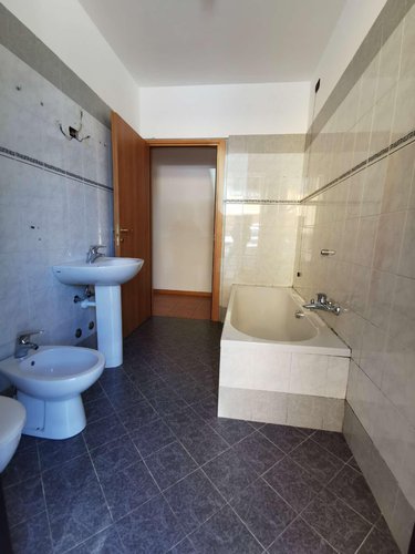 3 locali con taverna e area esterna a Treviglio. Treviglio