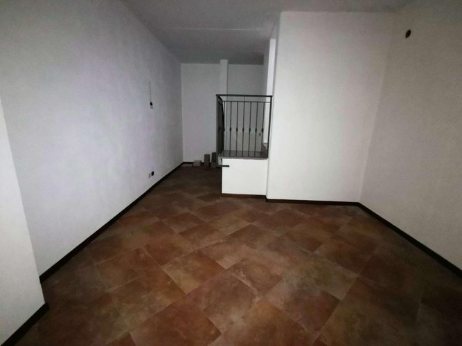 3 locali con taverna e area esterna a Treviglio. Treviglio