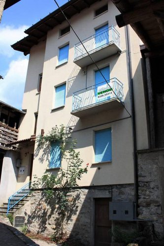 AFFARE COMUNE DI AZZONE (BG) TRE APPARTAMENTI €. 69.000,00