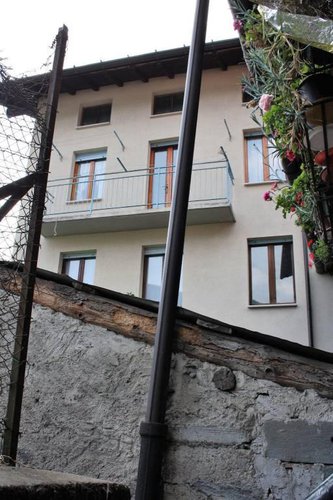 AFFARE COMUNE DI AZZONE (BG) TRE APPARTAMENTI €. 69.000,00 Azzone