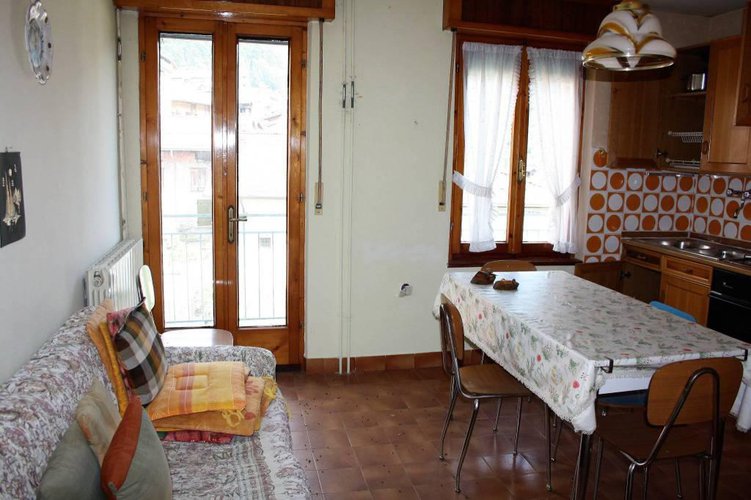 AFFARE COMUNE DI AZZONE (BG) TRE APPARTAMENTI €. 69.000,00 Azzone