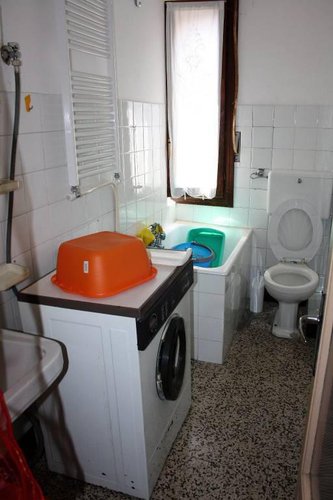 AFFARE COMUNE DI AZZONE (BG) TRE APPARTAMENTI €. 69.000,00 Azzone