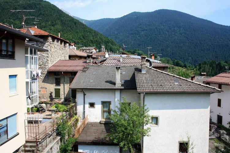 AFFARE COMUNE DI AZZONE (BG) TRE APPARTAMENTI €. 69.000,00 Azzone