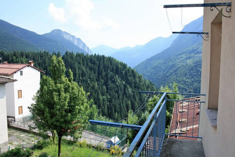 AFFARE COMUNE DI AZZONE (BG) TRE APPARTAMENTI €. 69.000,00 Azzone