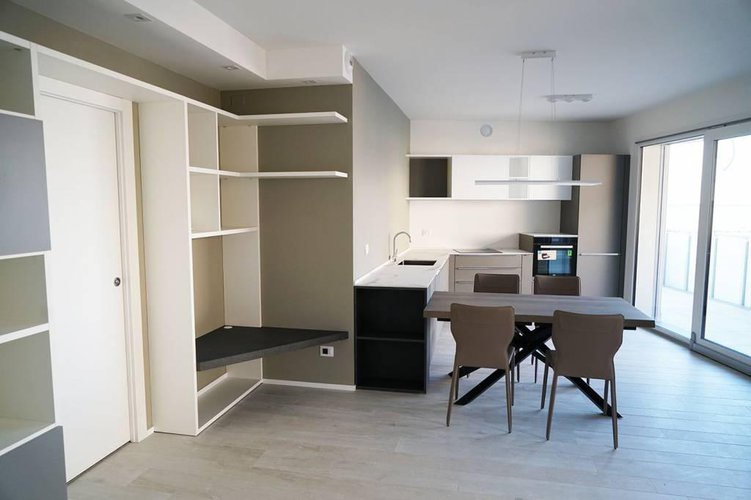 AMPIO QUADRILOCALE A LALLIO/TREVIOLO